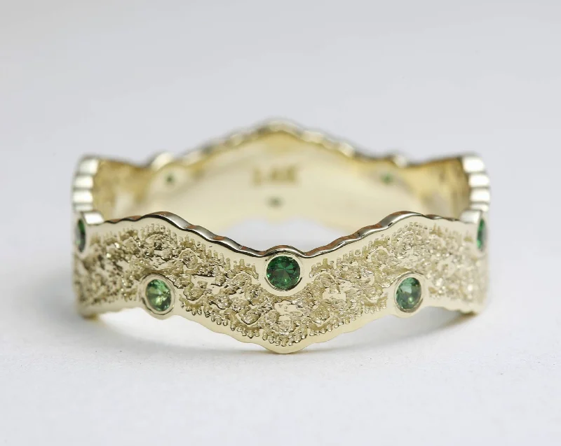 14K Yellow Gold Lace Wedding Band with Green Tourmaline - Size 7.5