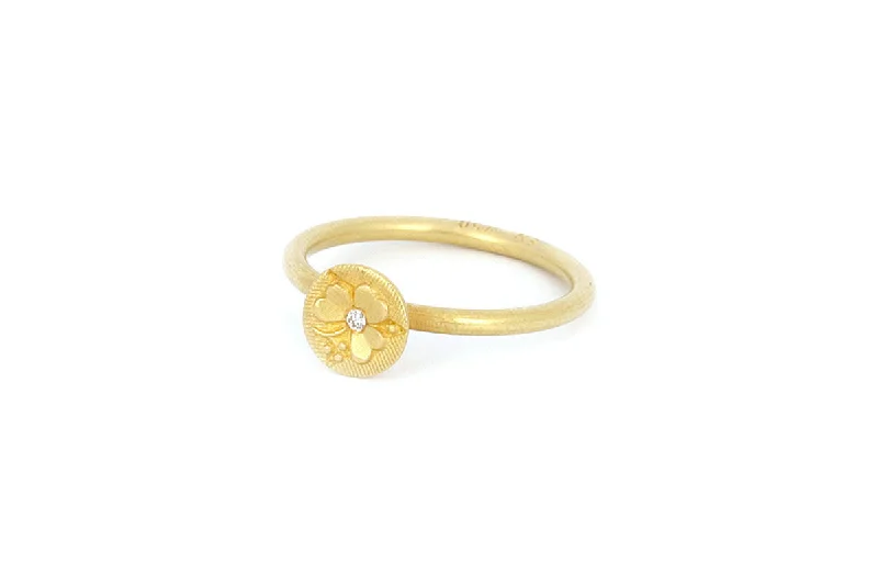 Lady Luck 18K Gold Ring w. Diamond