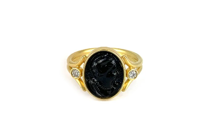 Noir 'Camé' 18K Gold Ring w. Diamond & Jet Stone