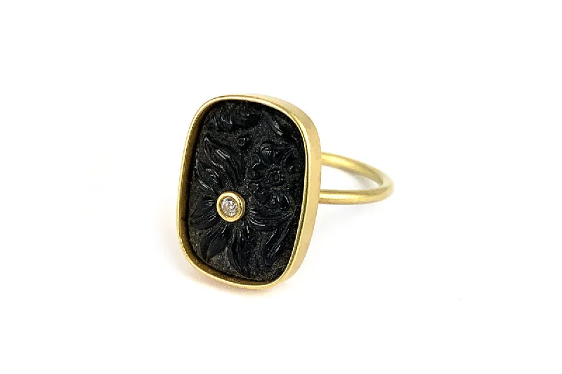 Noir 'Juliette' 18K Gold Ring w. Diamond & Jet Stone