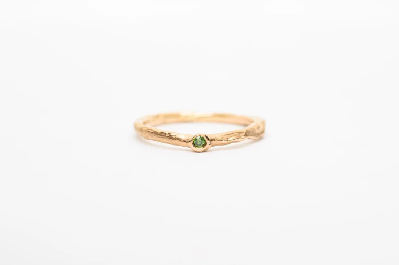 Twiggy ring V wave / stacking ring  - Style N°43 forest green diamond