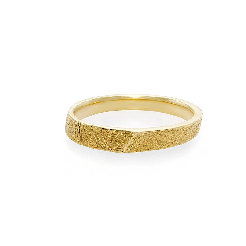 Hand Carved Men's Wedding Ring in 18K Yellow Gold