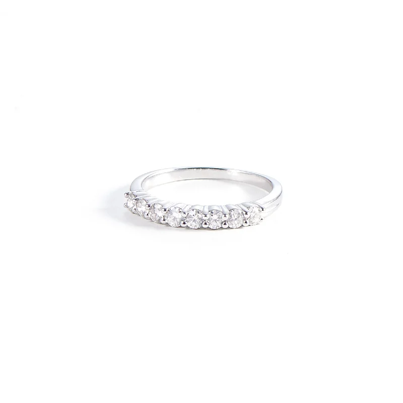 CLEO 14K White Gold Ring w. Diamonds