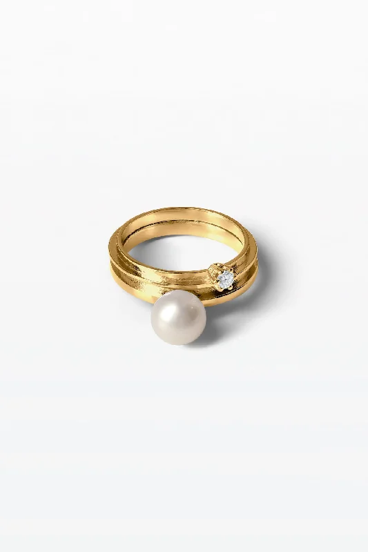 Lustre 02 18K Gold Ring w. Diamond & Pearl