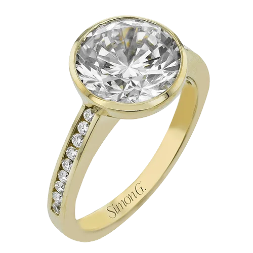 Round-cut Engagement Ring in 18k Gold with Diamonds