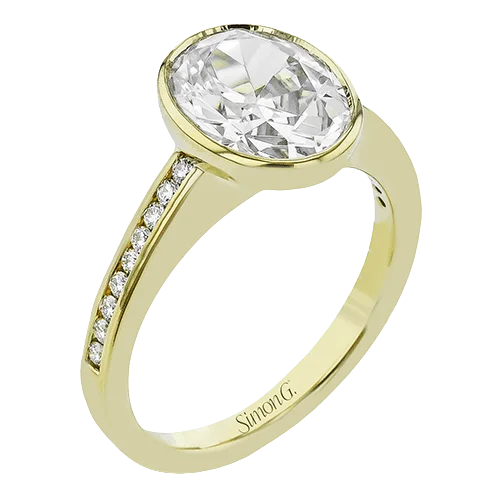 Oval-cut Engagement Ring in 18k Gold with Diamonds