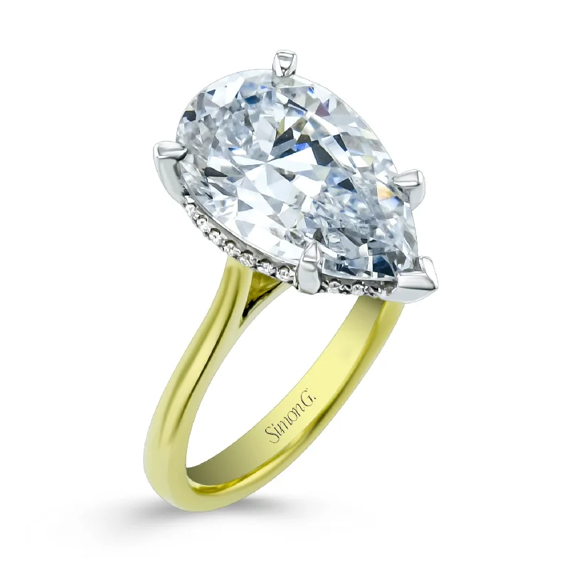 Pear-cut Hidden Halo Engagement Ring in 18k Gold with Diamonds