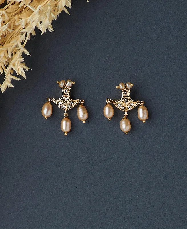 Elegant Pearl hanging Earring