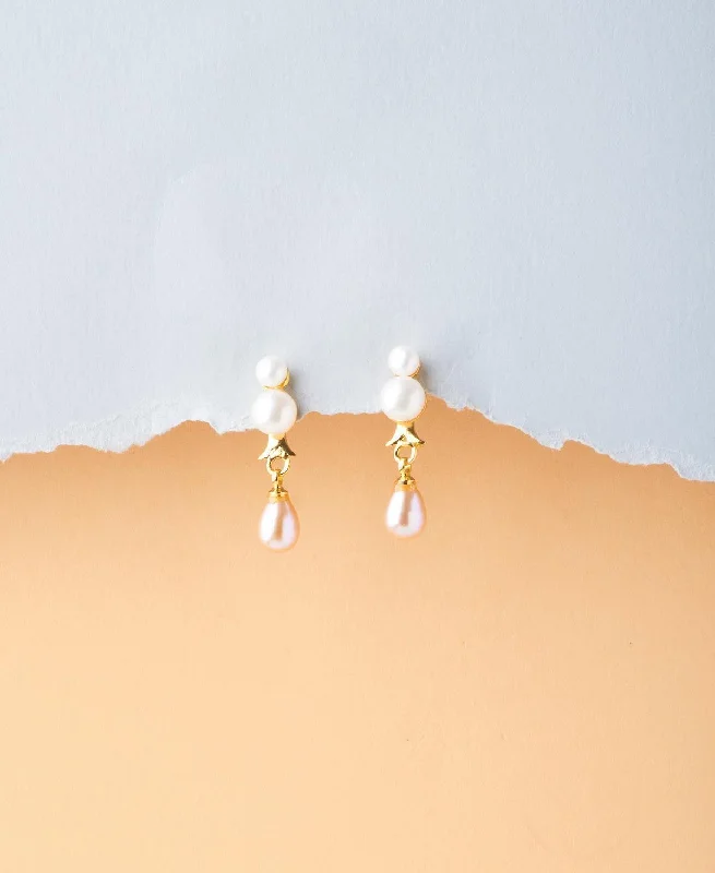 Elegant Pearl Hanging Earring