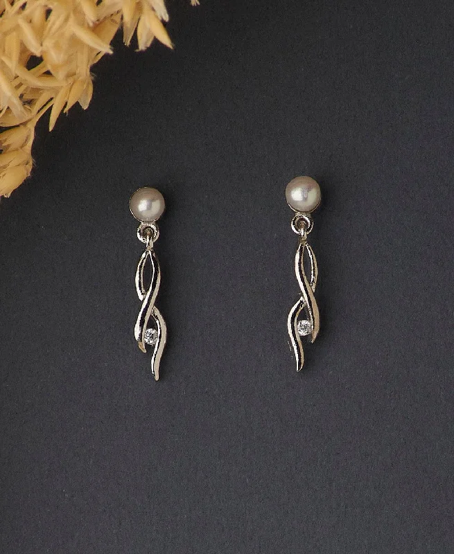 Elegant Pearl Studded Earring