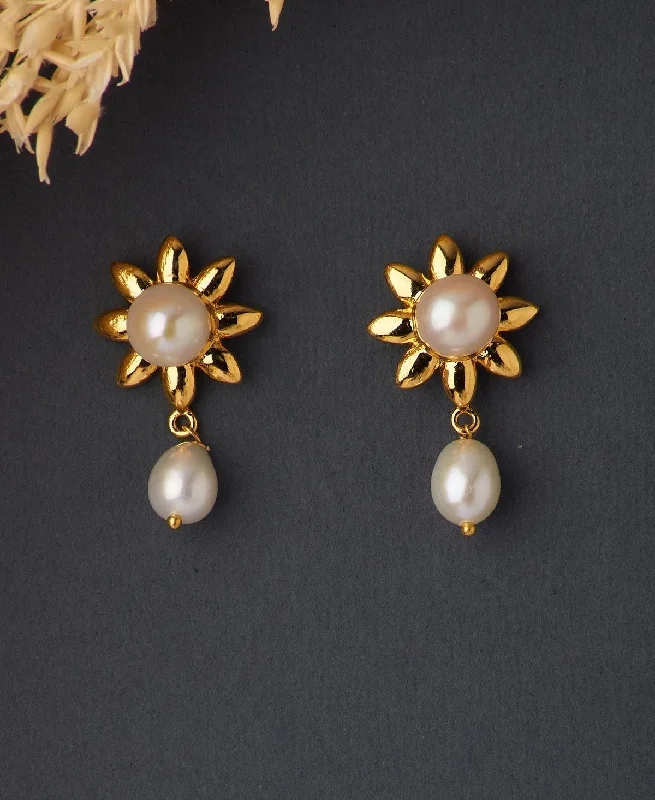 Floral Hanging Pearl Earring