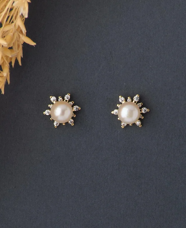 Floral White Stud Pearl Earring