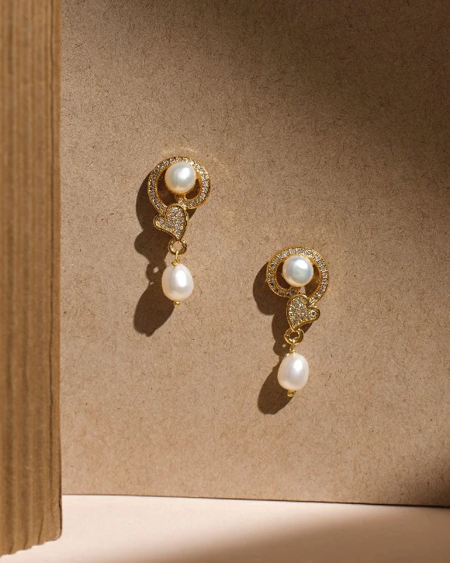 Glint Conch Pearl Earrings