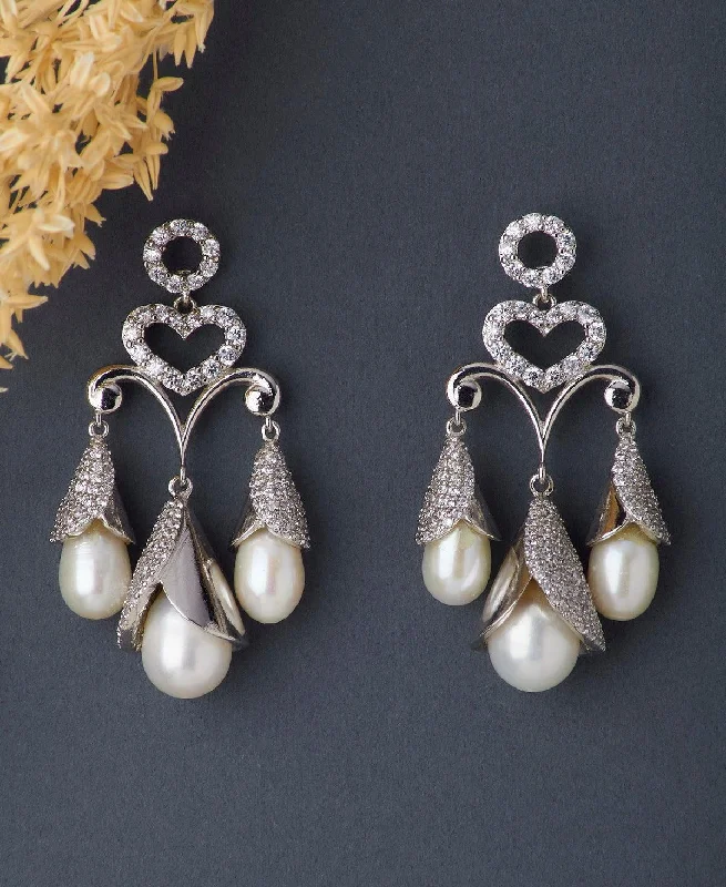 Graceful Heart Pearl hanging Earring