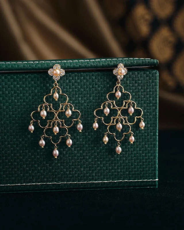 Gulabi  Dhara Pearl Earrings