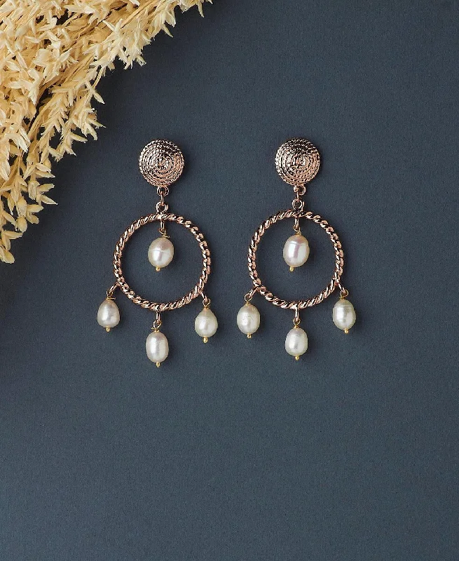 Hanging drop pearl Earring