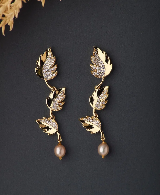 Leaf Hanging Pearl Earring