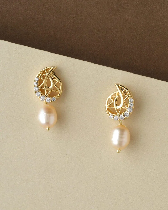 Pretty Drop Pearl Earring