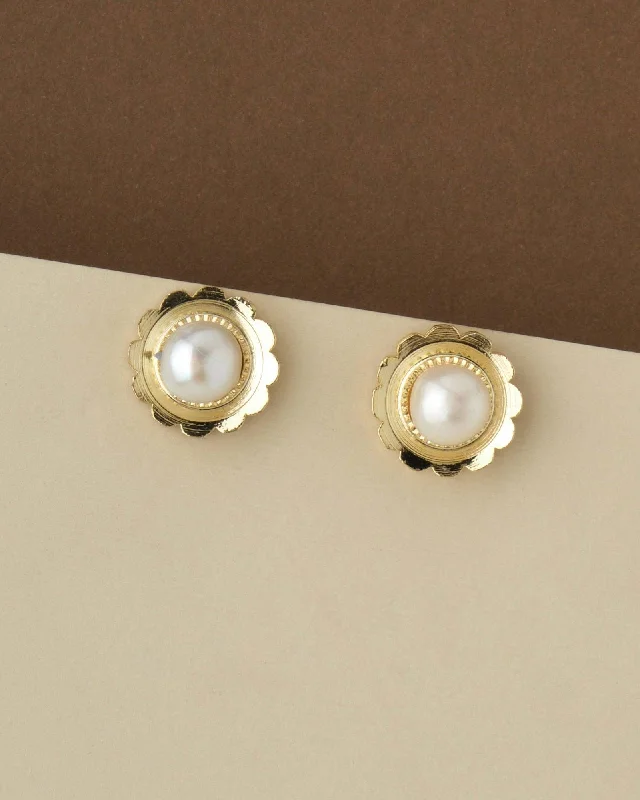 Pretty Floral Pearl Stud Earring