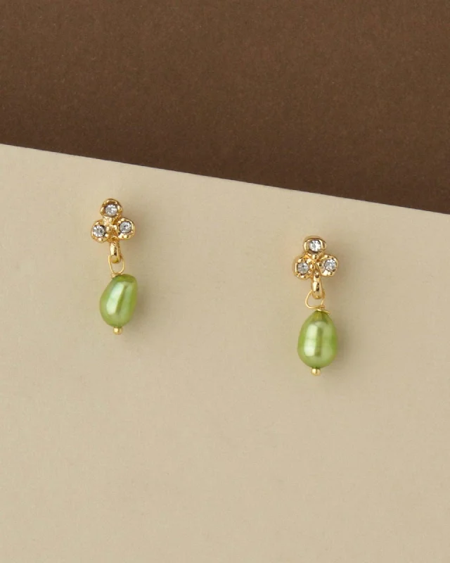 Little Pretty Hang Pearl Earring