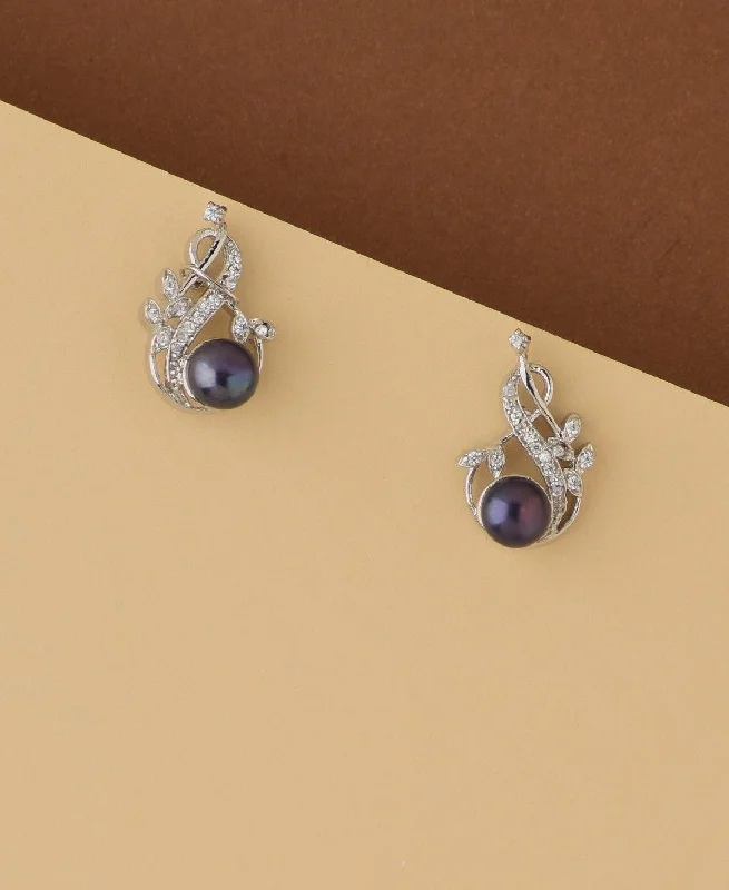 Pretty Black Pearl Stud Earring