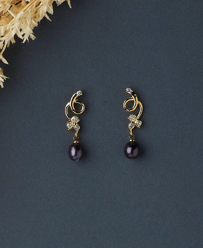 Pretty hanging drop pearl Earring