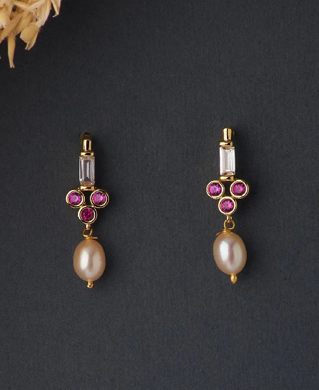 Pretty Hanging Pearl Earring