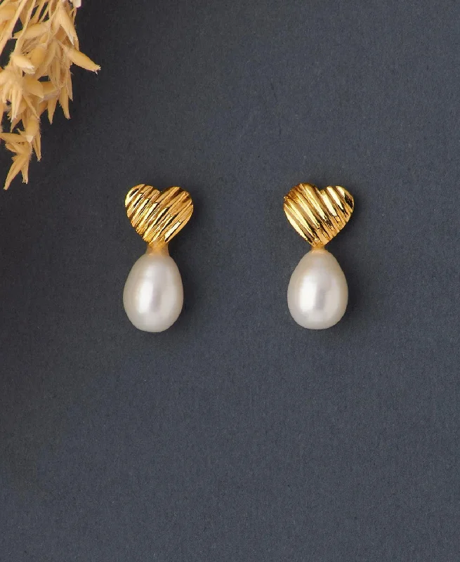 Pretty Heart Pearl Stud Earring