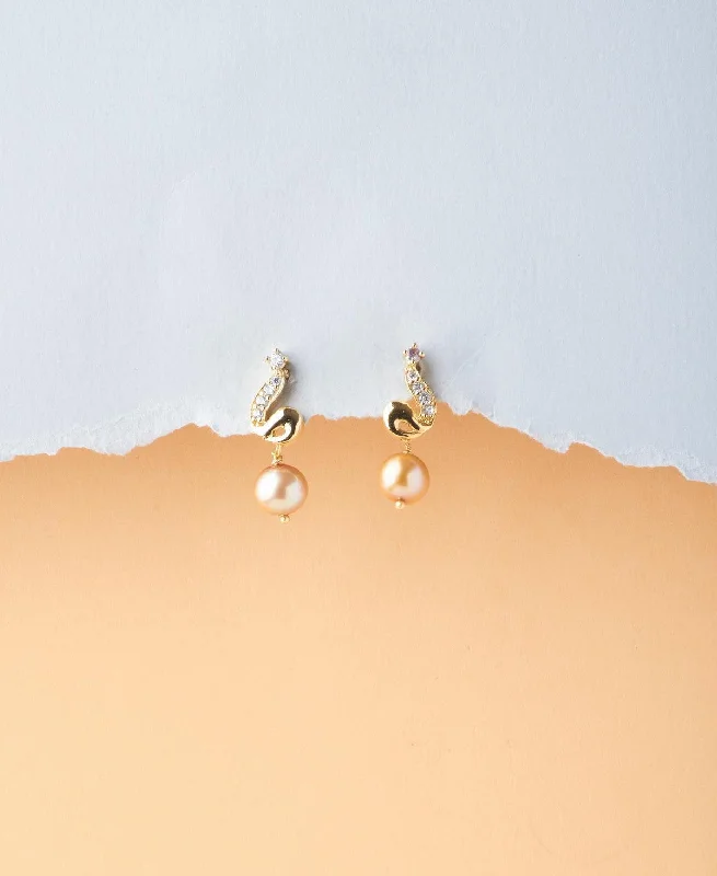 Pretty Pearl Hanging Earring