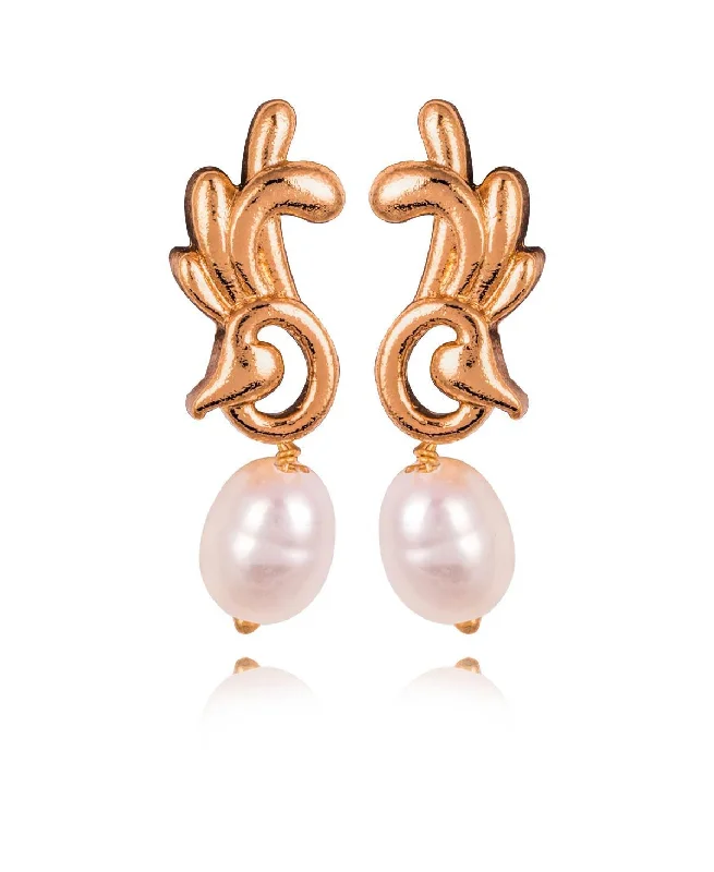 Pretty Pearl Hanging Earrings