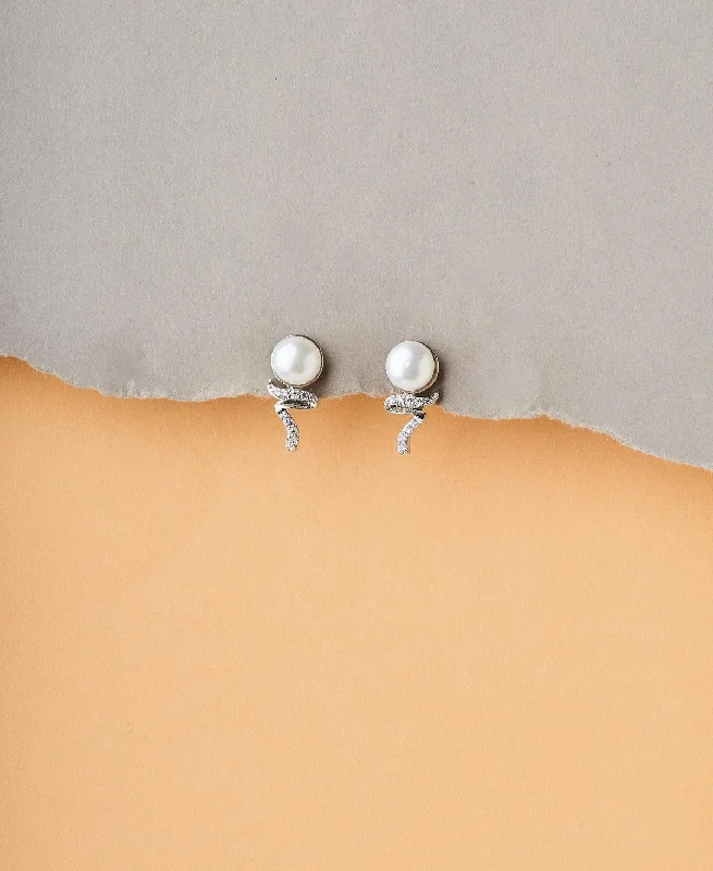 Pretty Pearl Stud Earring